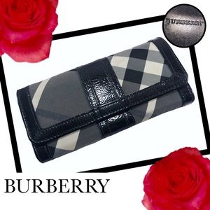🎉🎁SOLD!🎉🎁BURBERRY Nova Check Long Wallet